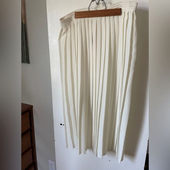Vintage White Pleated Skirt - Picture 1 of 5